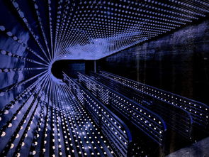 藍色情緒 光、錯覺與抽象藝術在墻紙技術開發中的融合